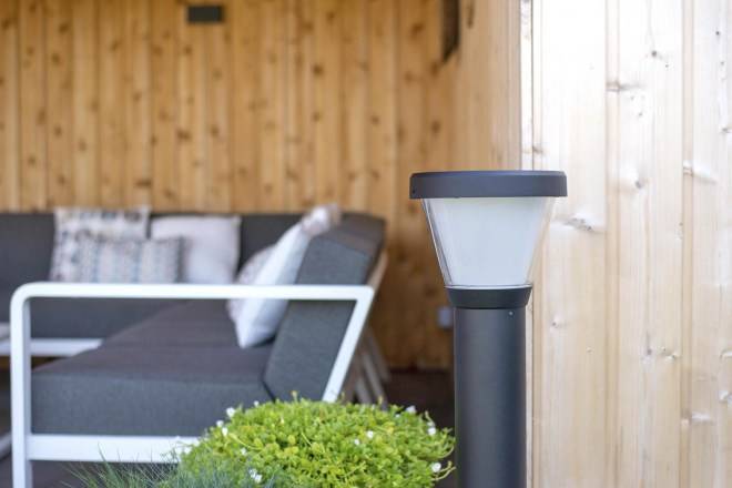 Robuuste RVS Solar Tuinlampen van Iplux® voor een Luxe Look