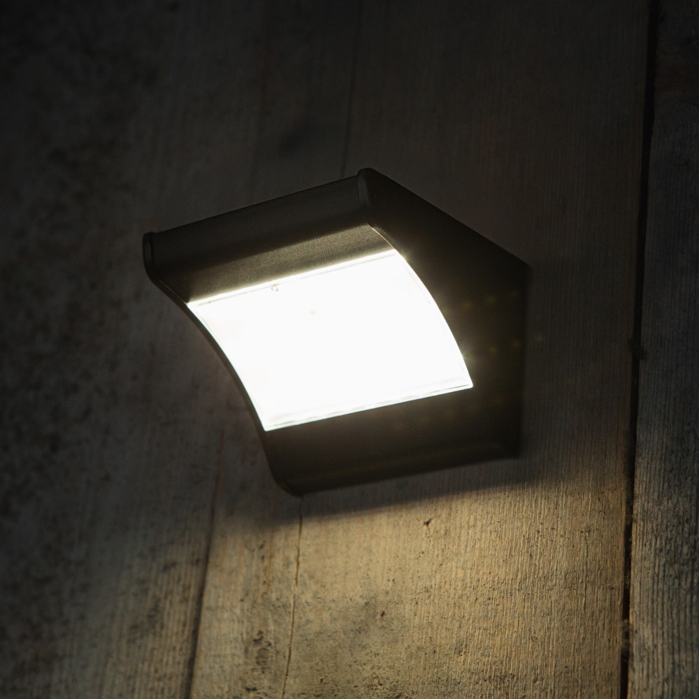 Iplux SafeSense Lite 450 lumen Solar Wandlamp met Bewegingssensor foto 11