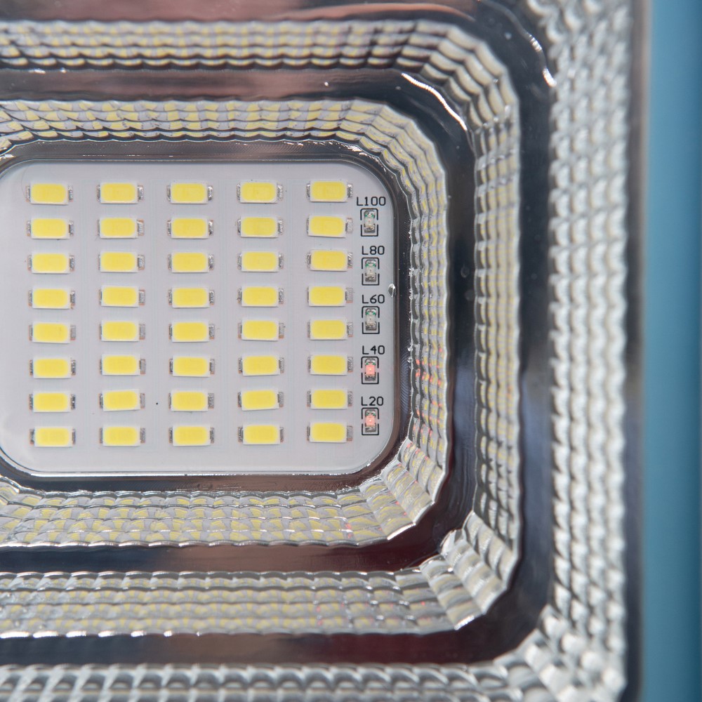 Iplux PowerBeam Pro 2400 lumen Solar LED Schijnwerper met Bewegingssensor foto 21