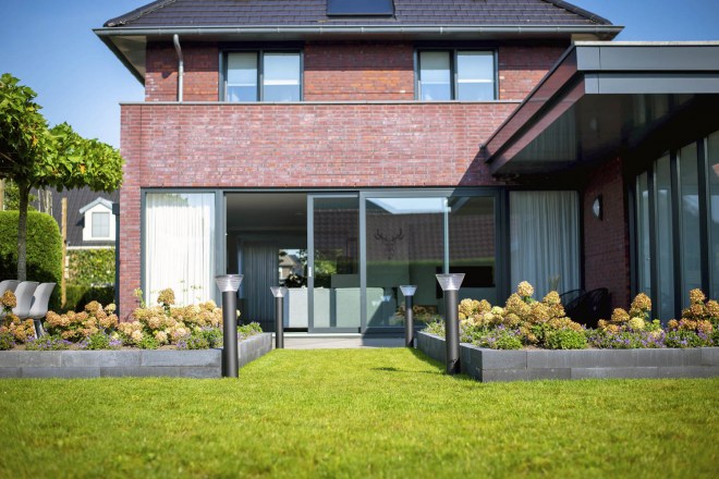 Iplux® Solar LED Buitenverlichting – Ideaal voor strakke tuinen