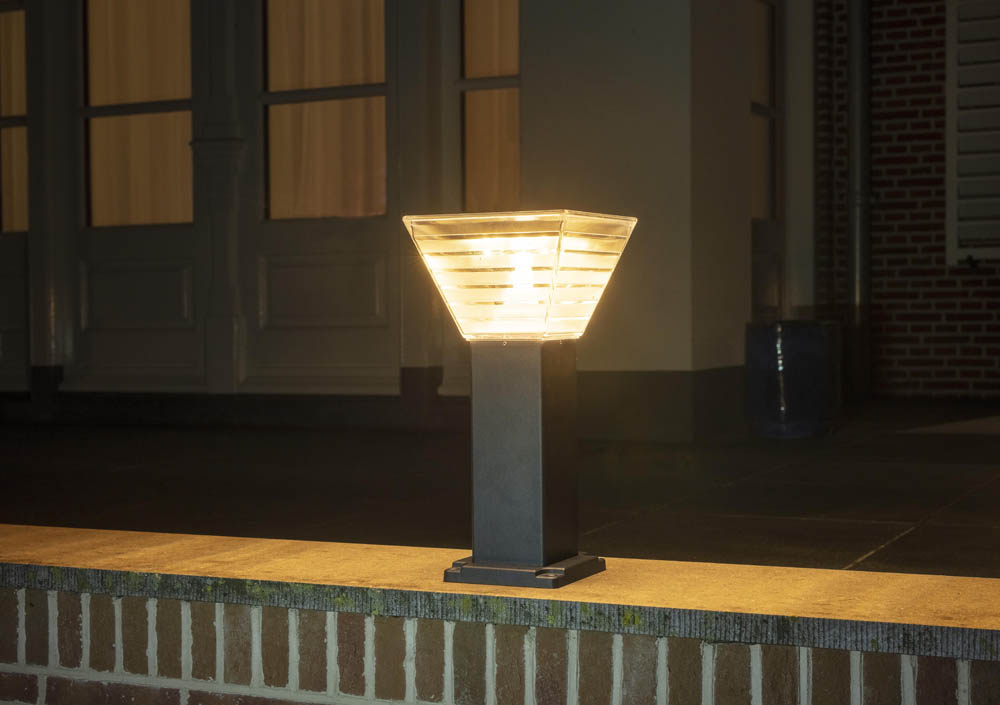 Muurverlichting op Zonne-energie van Iplux® voor je Schutting